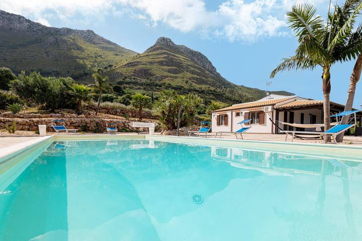 Villa con piscina per 8 persone, con terrazza e panorama a Castellammare del Golfo