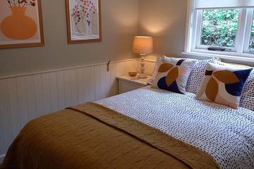 Log Cabin for 4 People in Thurlestone, Devon, Photo 2