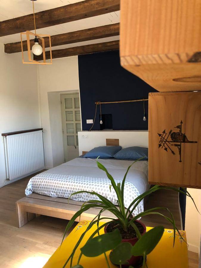 Location de vacances pour 2 personnes, avec vue ainsi que jardin et terrasse, animaux acceptés à Vals-les-Bains - 4