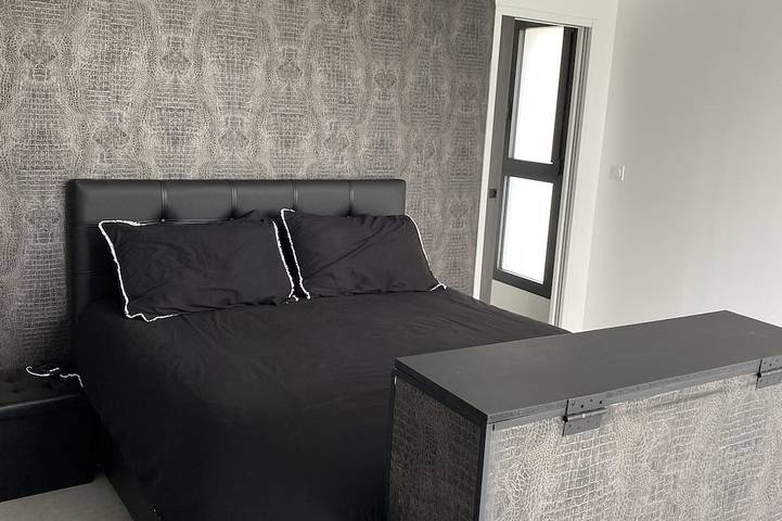 Location de vacances pour 8 personnes à Saint-Julien-les-Rosiers - 2