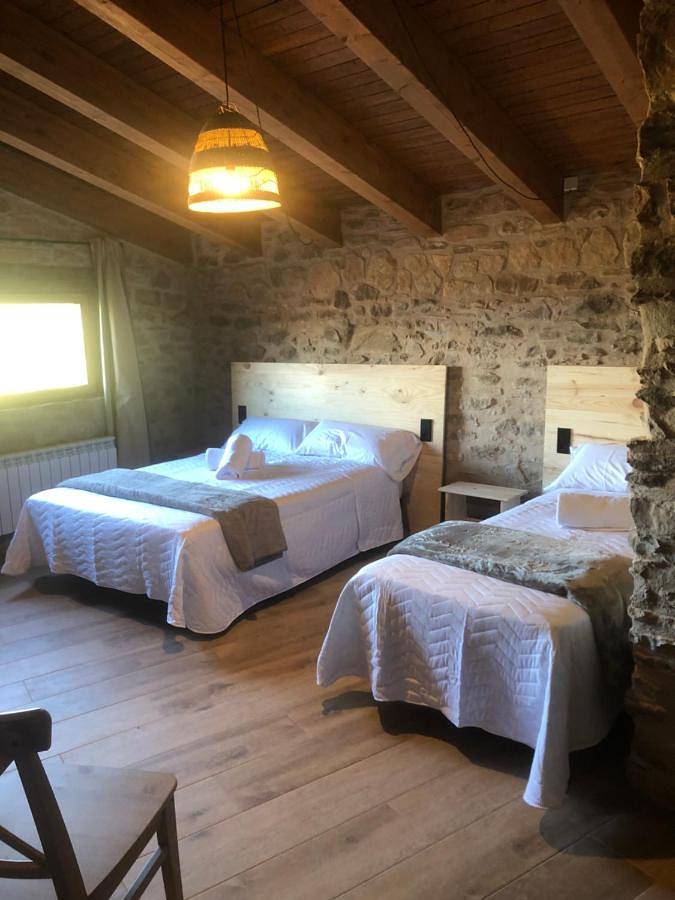 Casa rural para 2 personas, con vistas además de piscina y jardín, Se admiten mascotas en Cataluña - 3