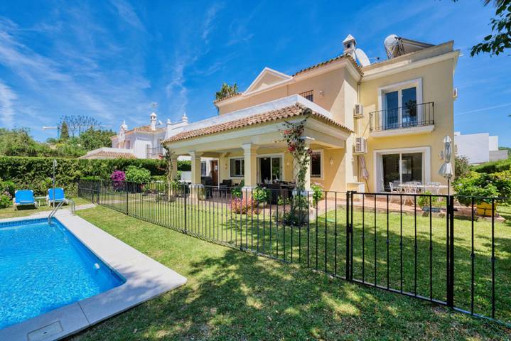 Casa rural para 12 personas, con jardín en Estepona - 2