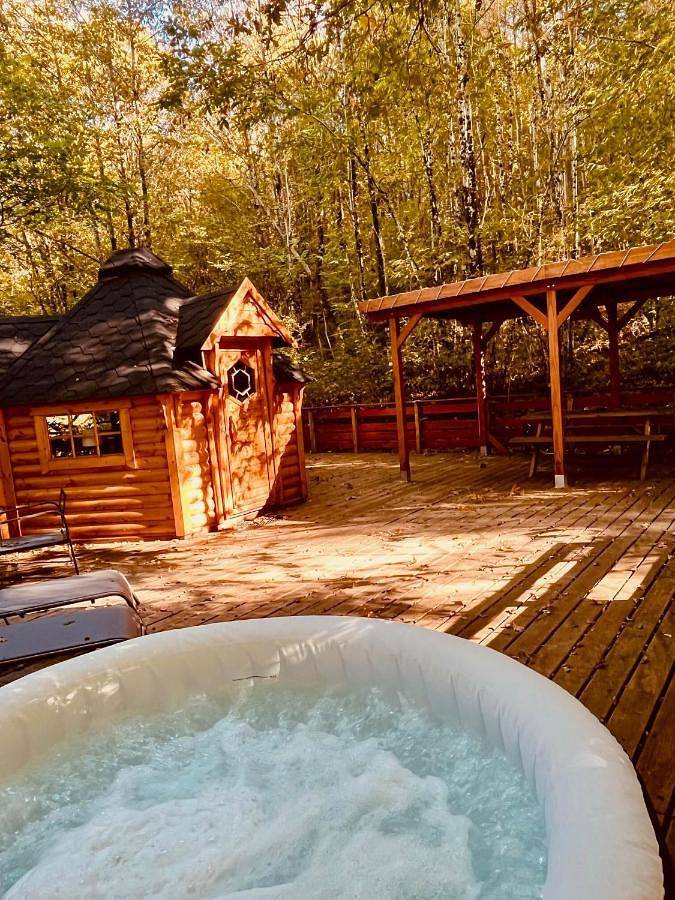 Tente pour 3 personnes, avec Jacuzzi et Terrasse ainsi que Jardin et Vue