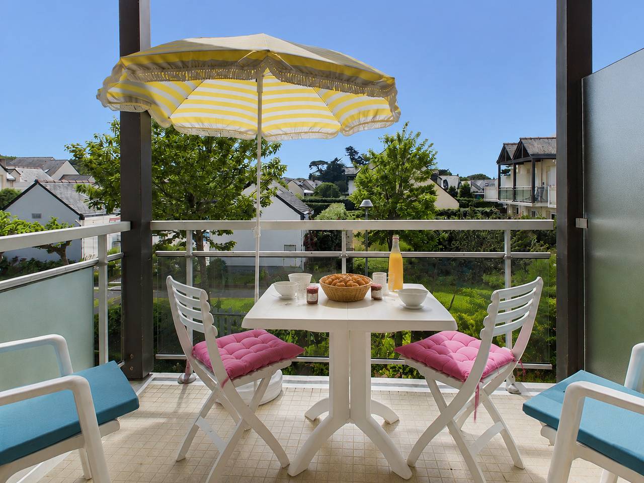 Apartamento entero, Piso para 2 - 800m de la playa - piscina común in Batz-sur-Mer, Côte de Jade