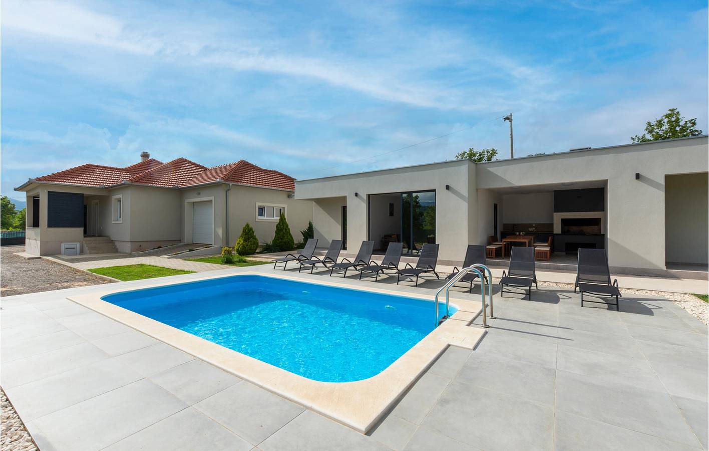 Charmante 2-Zimmer-Wohnung mit Pool, Terrasse und WLAN in Dalmatinisches Zagora