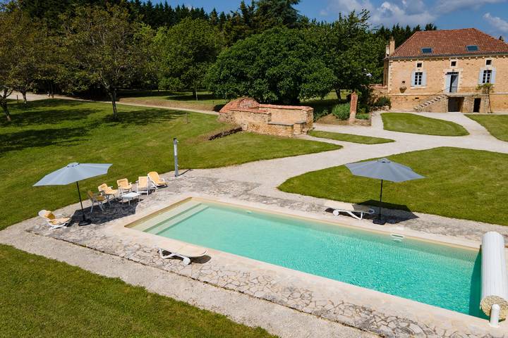 Gîte pour 9 personnes, avec jardin à Sainte-Foy-de-Belvès