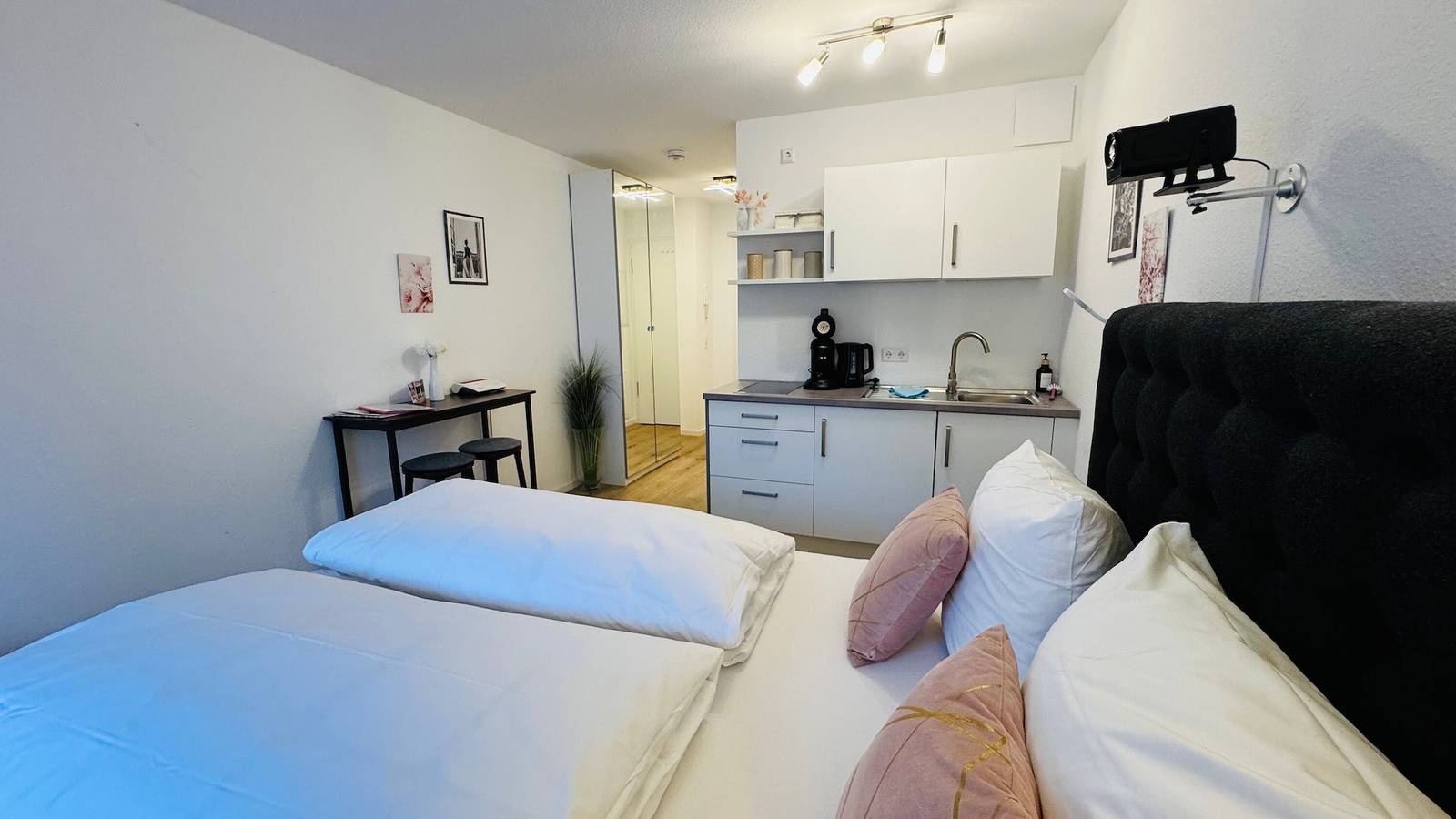 Ganze Wohnung, Ferienwohnung Juliette, sehr zentral mit Balkon und Wlan in Wiehre (Freiburg), Freiburg