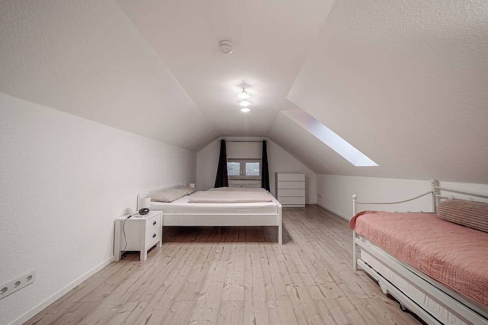 Ganze Wohnung, Platz für Reisegruppen oder die große Familie. Quedlinburg und Thale vor der Tür in Westerhausen, Thale