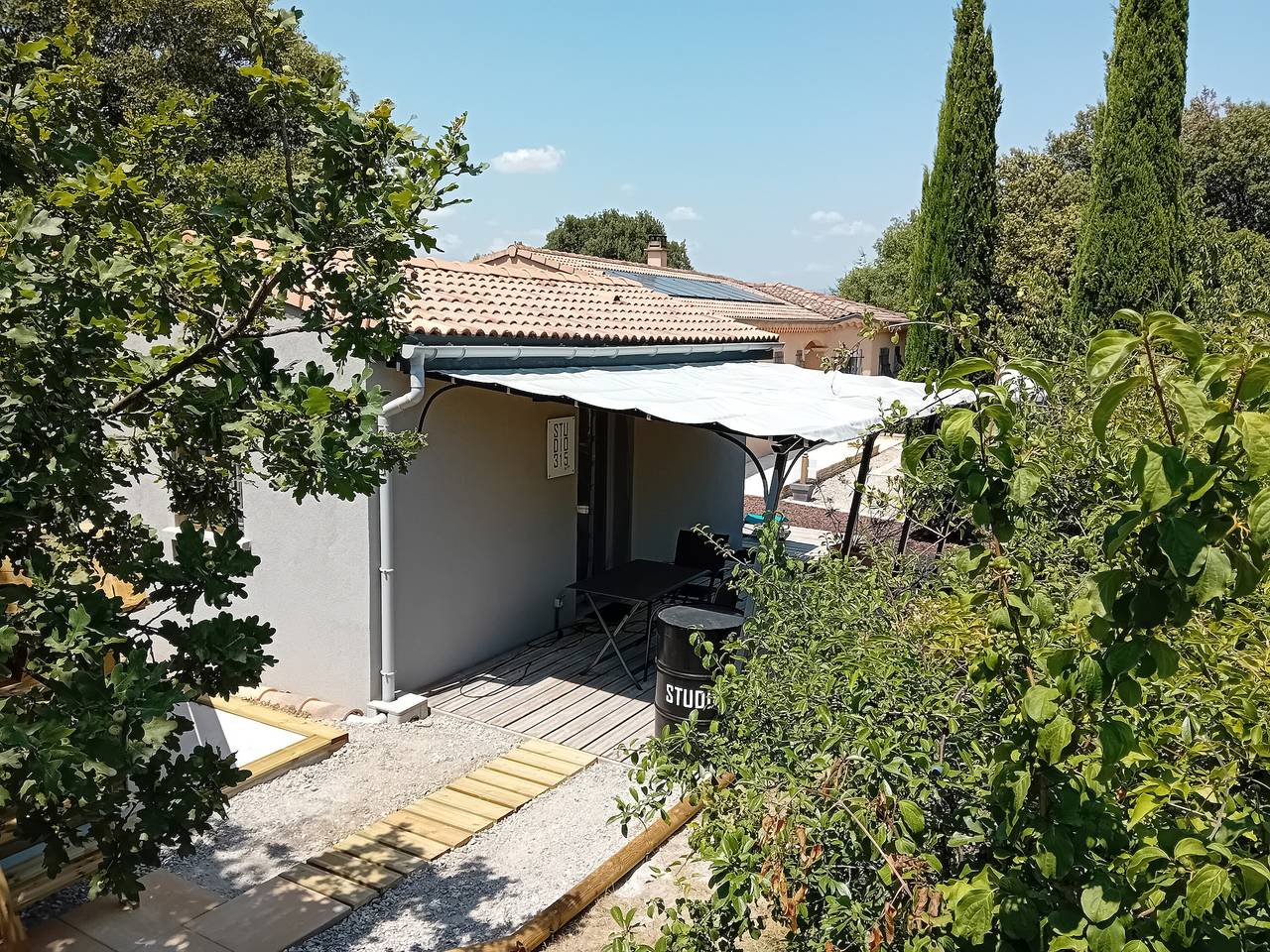 Chambre d'hôtes '315' avec vue sur la montagne, piscine privée et Wi-Fi in Villeneuve-de-Berg, Ardèche