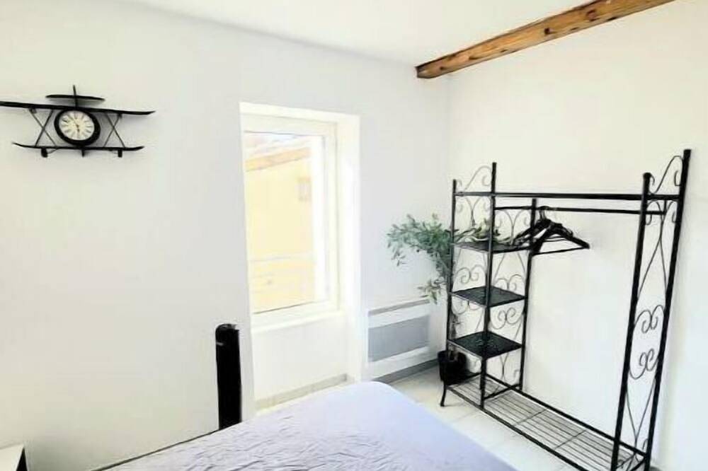 Geheel appartement, Charming 2-bedroom apartment 400m from station center in Valence, Valence en omgeving