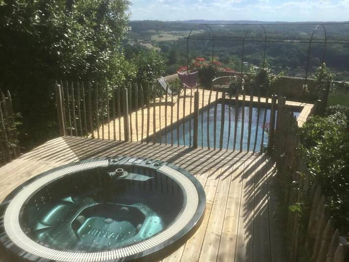 Chambre d’hôte pour 2 personnes, avec Terrasse et Jacuzzi ainsi que Jardin et Piscine à Domme