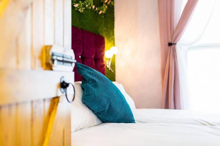 Ganze Wohnung, Apartment-Deluxe-Eigenes Badezimmer-Through the Looking Glass in Newcastle upon Tyne, Tyne and Wear