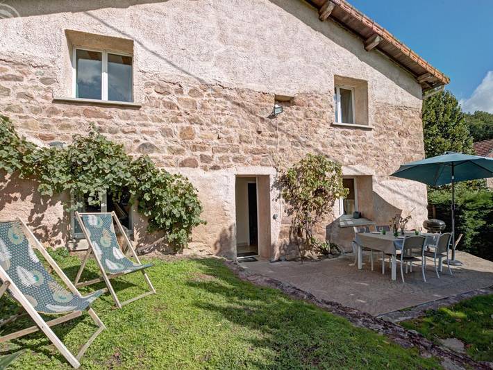Gîte pour 6 personnes, avec jardin à Sevelinges