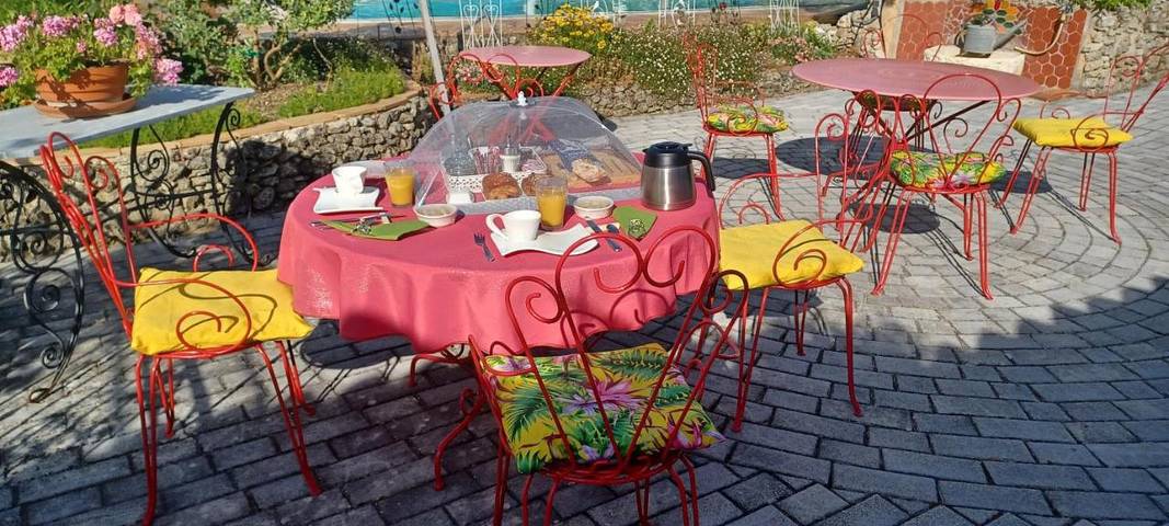 Chambre d’hôte pour 2 personnes, avec jardin ainsi que vue et piscine à Figanières - 3