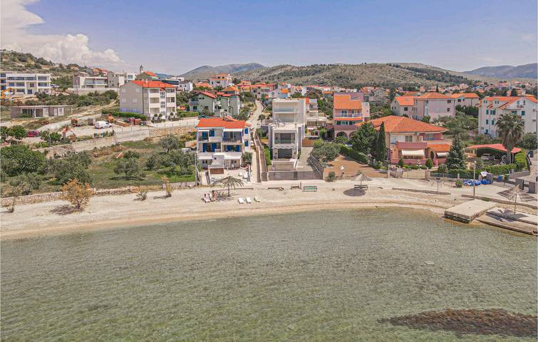 Location de vacances pour 7 personnes, avec terrasse et piscine à Zaboric - 3