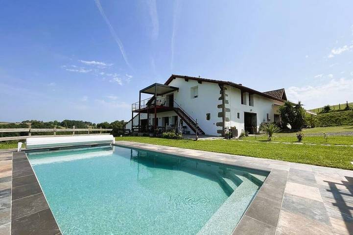 Maison de vacances pour 4 personnes, avec piscine ainsi que jacuzzi et jardin, animaux acceptés - 1