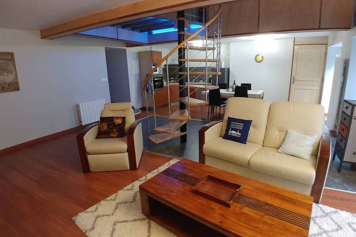 Location de vacances pour 4 personnes, avec jacuzzi ainsi que jardin et sauna à La Boussac