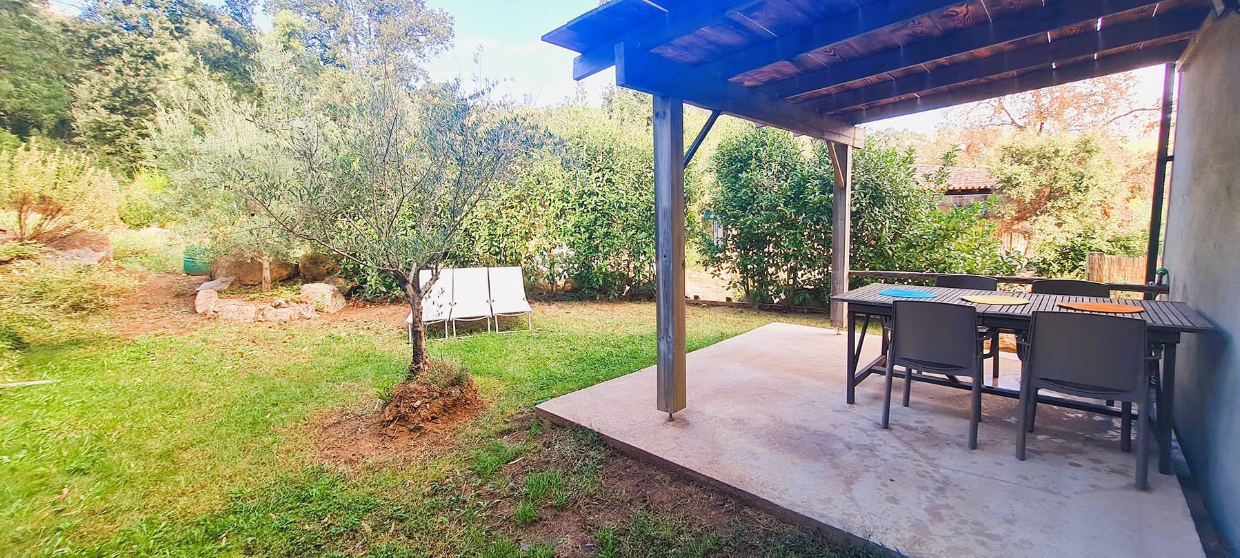 Apartamento vacacional entero, Appt Bruscaghju, 6 pers, 5 min rivière à pieds, 15 min plage en voiture in Zonza, Distrito de Sartène