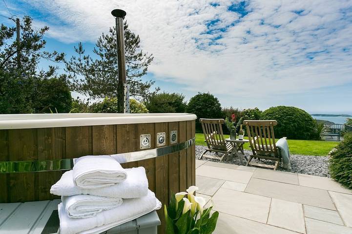 Holiday rental for 6 people, with hot tub, with pets in Nefyn