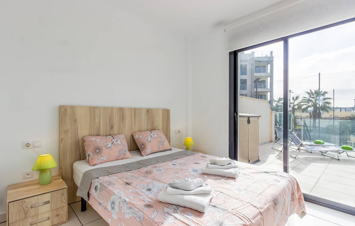 Entire holiday apartment, Modern Apartment with Pool, Terrace & WiFi, Near Fetuccini Grill in Panorama Golf, Orihuela