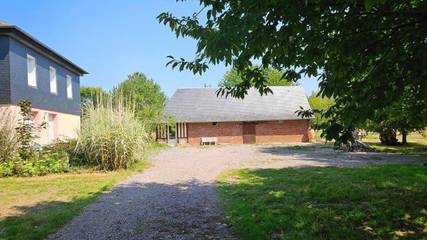 Gîte pour 7 personnes, avec terrasse et piscine à Moyaux