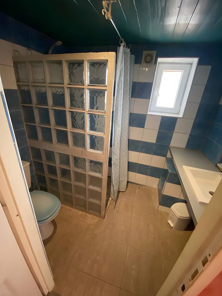 Hel lejlighed, Charming Nest for 2 in the Heart of Lodève with Mountain View, Shared Pool & Wi-Fi in Lodève, Lodève Området