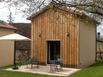 Gîte pour 2 personnes, avec terrasse ainsi que jardin et piscine à Rignac (Lot)