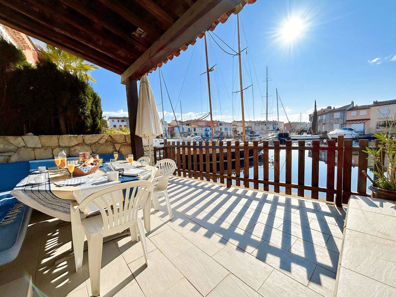 Grande maison de pêcheur proche plage - 4 terrasses, Wifi, parking in Port Grimaud, Grimaud