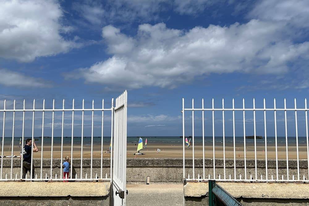 Appartement entier, Waterfront Studio at Gold Beach, Sea View, Private Parking in Asnelles, Côte de Nacre