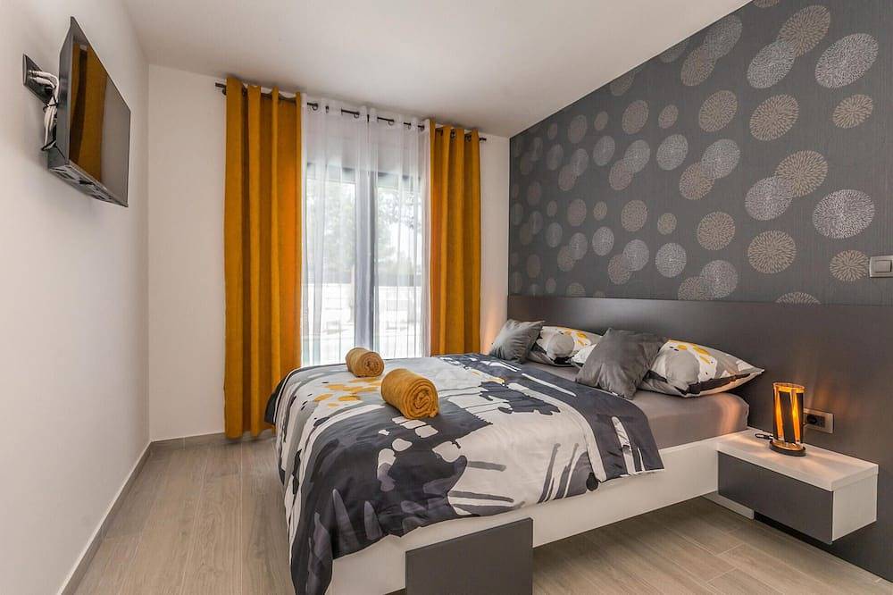 Beach front home in Biograd in Biograd na Moru, Region de Zadar