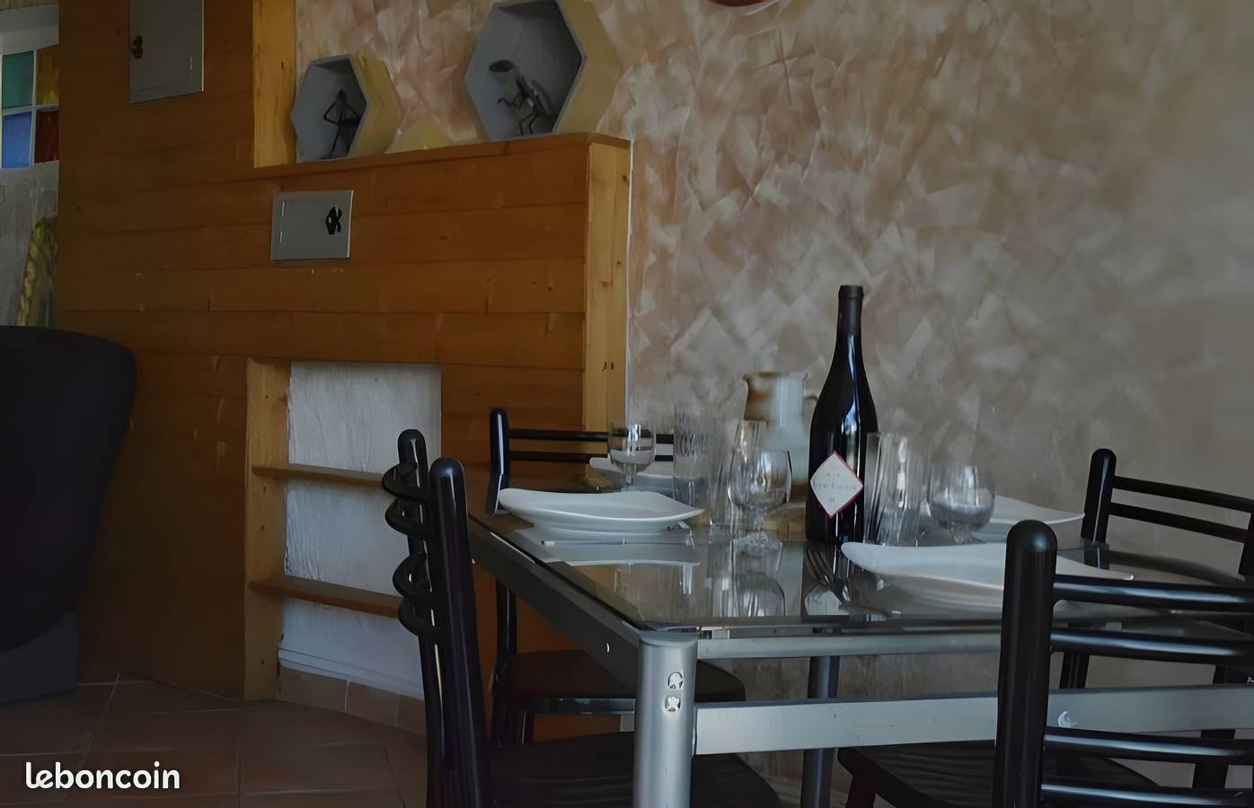 Apartamento entero, Apartamento 'De Charme En Ardèche' con jardín privado y Wi-Fi in Aubenas, Ardèche
