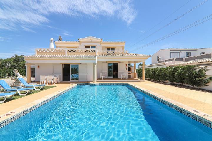 Villa Lauka with Balcony, Garden & Terrace; Parking Available in Guia, Faro District