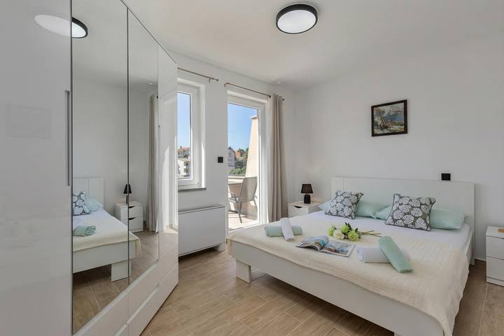 Ganze Wohnung, Betty Sea View Apartment with Balcony in Vajavina, Vrbnik