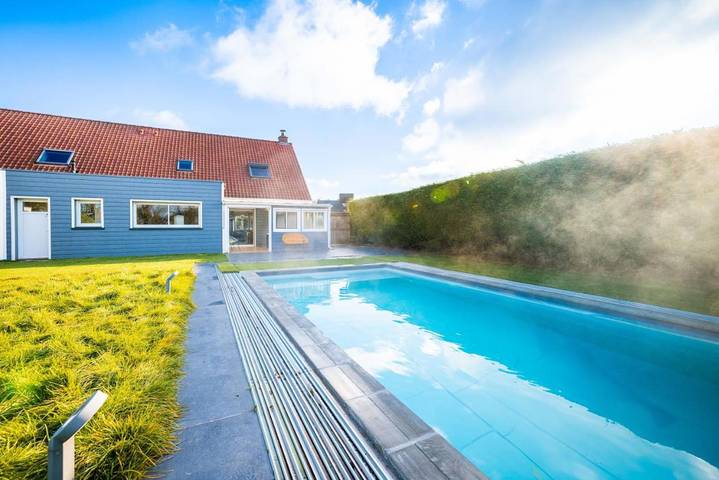 Location de vacances pour 16 personnes, avec Jacuzzi et Terrasse ainsi que Jardin et Piscine à Desvres
