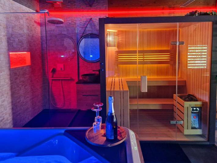 Gîte pour 2 personnes, avec terrasse ainsi que sauna et vue à Ornans - 2