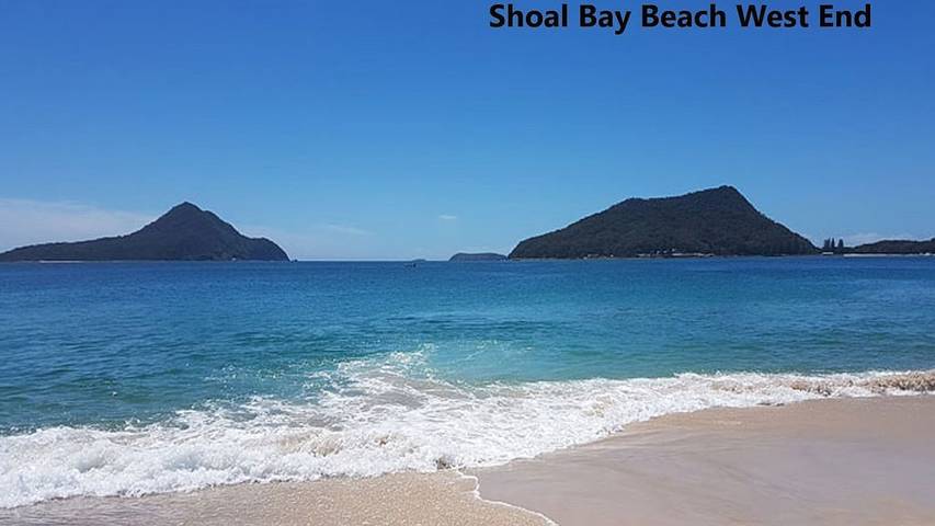 Holiday home for 9 people, with balcony and garden as well as pool in Nelson Bay