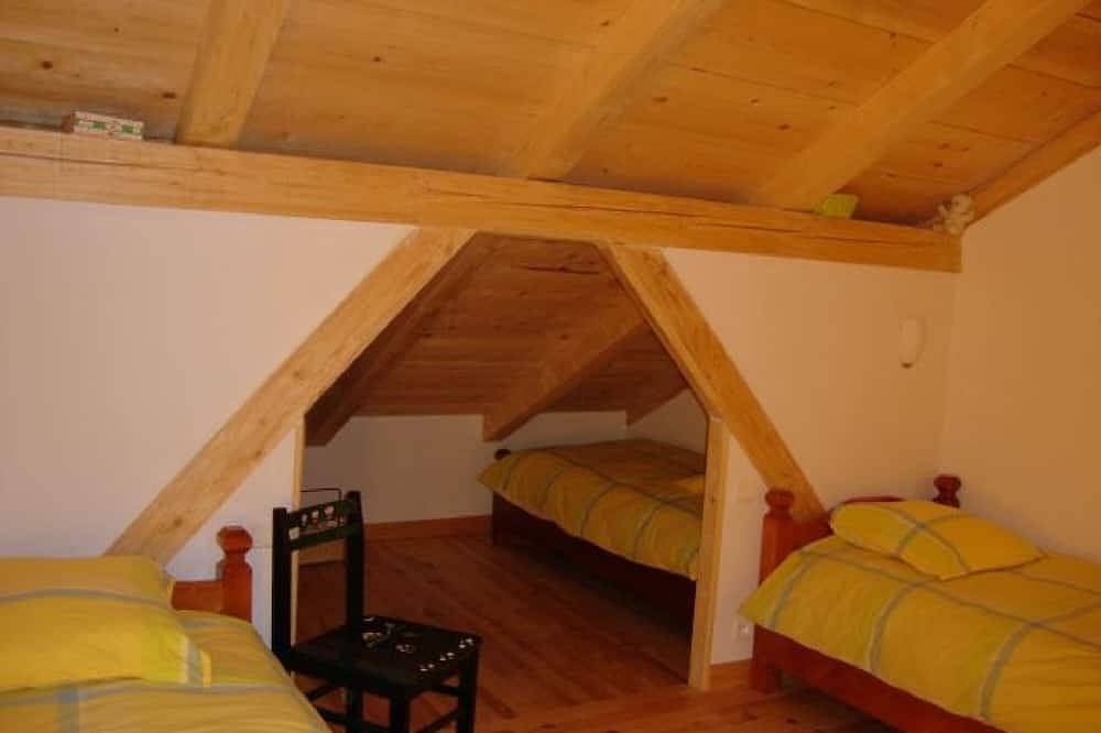 Ker Carlit, Atout France-Chalet-Vista a la Montana-Familiar-Baño para person... in Saint-Pierre-dels-Forcats, Parque Natural Regional de los Pirineos Catalanes