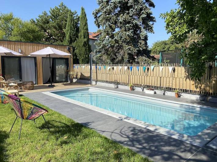 Gîte pour 2 personnes, avec vue ainsi que jardin et piscine à Thionville