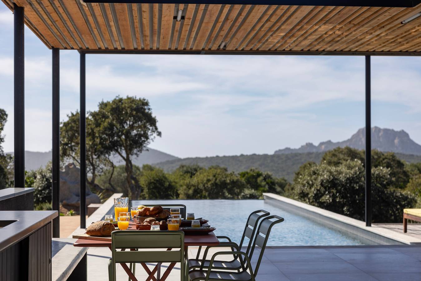Villa 'Casa Nera' con Vista Mare, Piscina Privata e Wi-Fi in Pianotolli-Caldarello, Sartène e dintorni