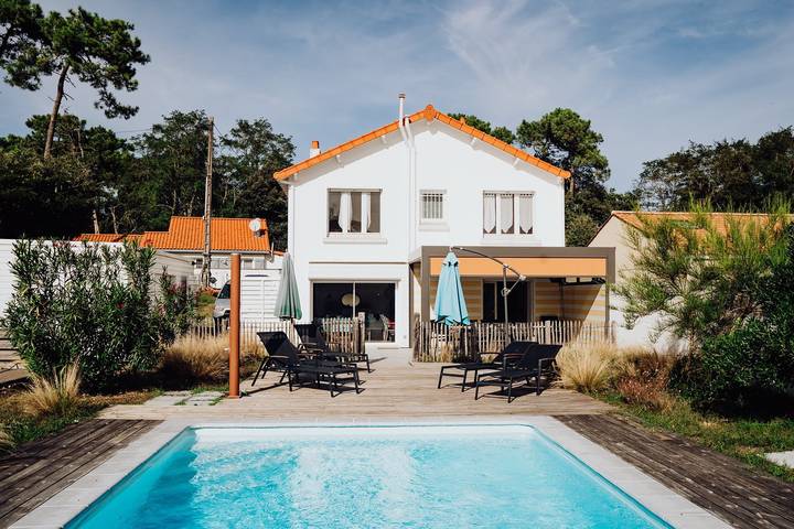 Gîte pour 8 personnes, avec jardin ainsi que piscine et terrasse à Jard-sur-Mer - 2