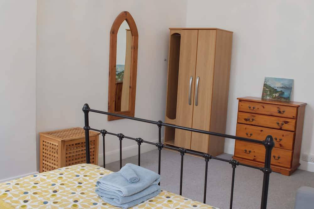 The Courtyard  -  a house  that sleeps 8 guests  in 3 bedrooms in Seaford, Sussex Est