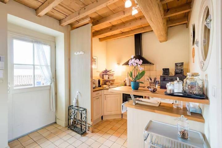 Gîte pour 4 personnes, avec vue et jardin à Corcelles-en-Beaujolais - 4