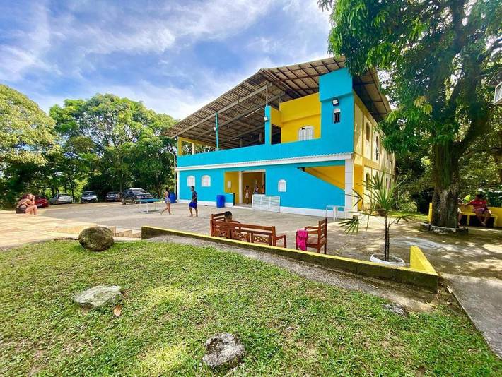 Casas e apartamentos de temporada para 25 pessoas, com piscina e jardim e ainda vista em Nova Iguaçu