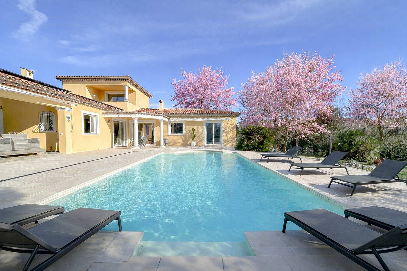 Villa neoprovenzal con piscina en Vence in Vence (Alpes Marítimos), Region de Cannes