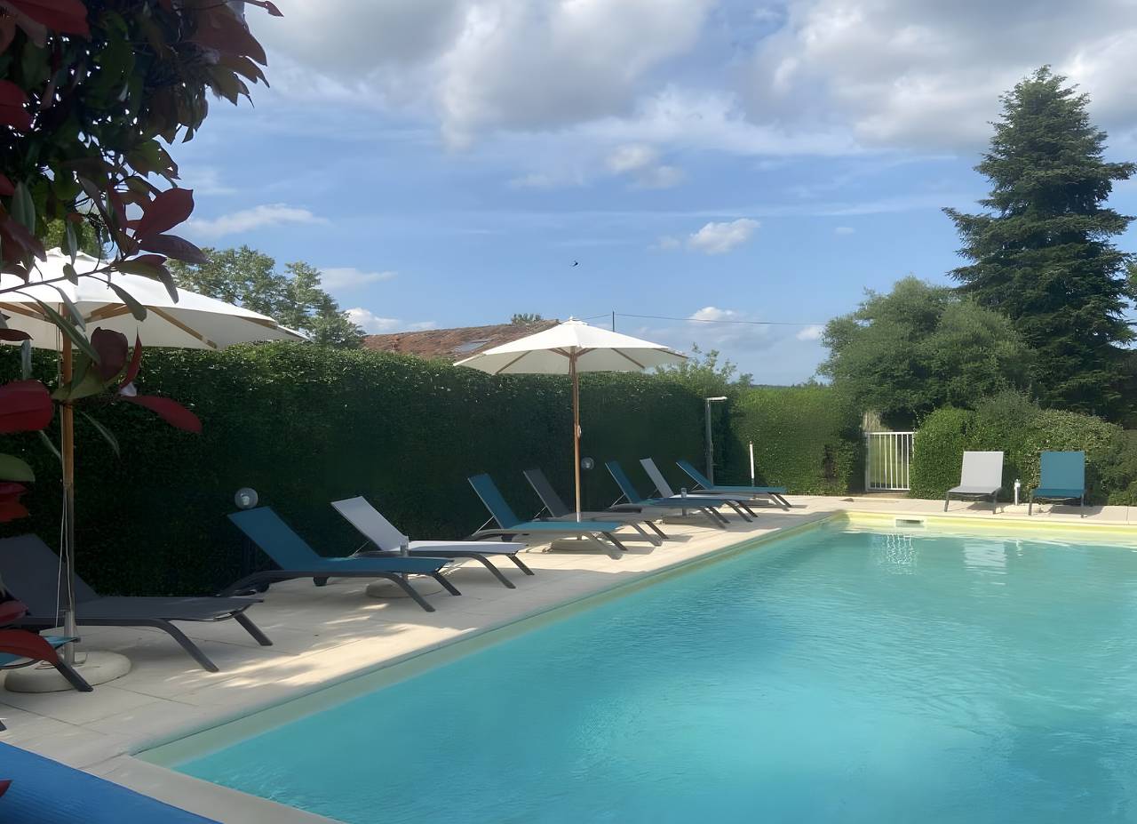 Maison de vacances 'La Forge' avec piscine partagée, terrasse privée et Wi-Fi in Le Buisson-de-Cadouin, Périgord Pourpre