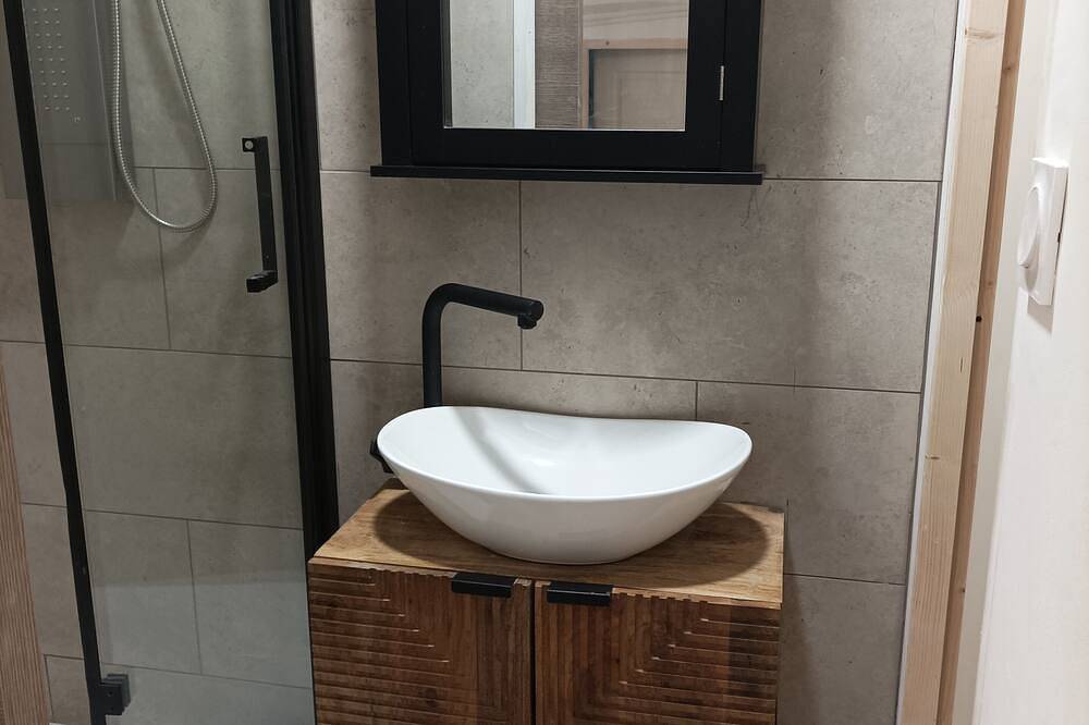 Appartement entier, \"Transversal 3\"\nappartement 1 chambre-Wifi-Ac-Parking optionnel. in Pézenas, Côte d'Améthyste