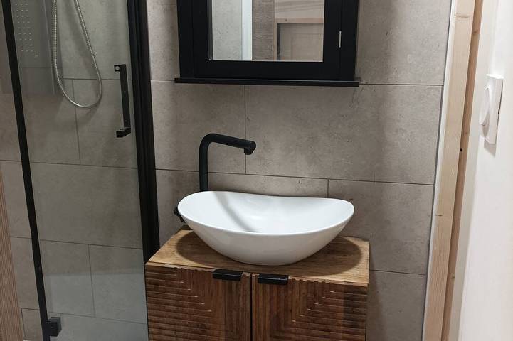 Entire apartment, "Transversal 3" 1-bedroom apartment-Wifi-AC-Parking optional. in Pézenas, Mediterranean Coast (France)