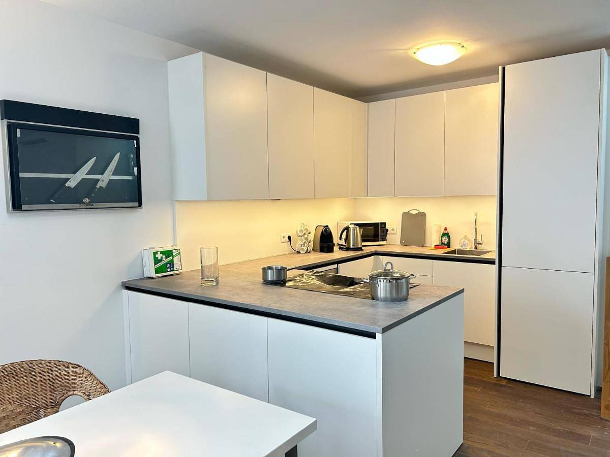 Ganze Wohnung, Two-Bedroom Apartment with Terrace in Wieden (Wien Bundesland), Wien