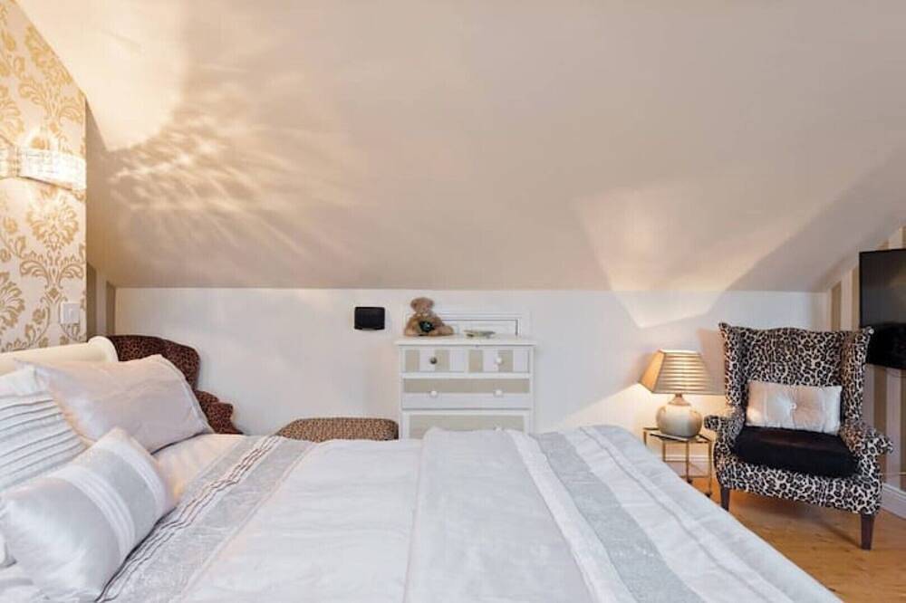 Oakville, entire luxury home, A Place For Grown Up Getaways in County Wicklow