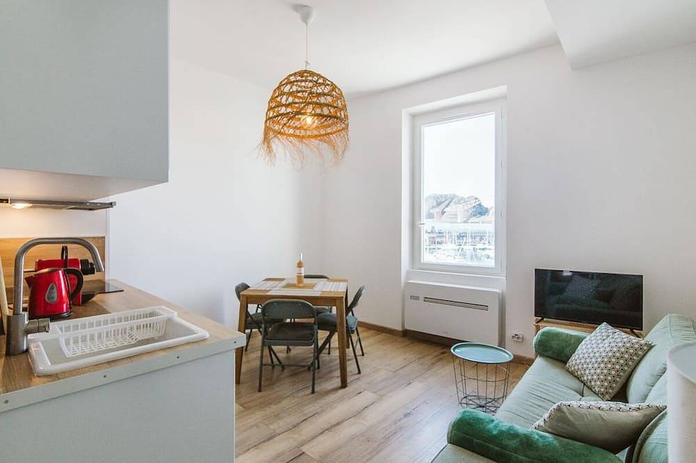 Entire apartment, Amazing vue on the port of la ciotat very nice flat complitly new in La Ciotat, Marseille region